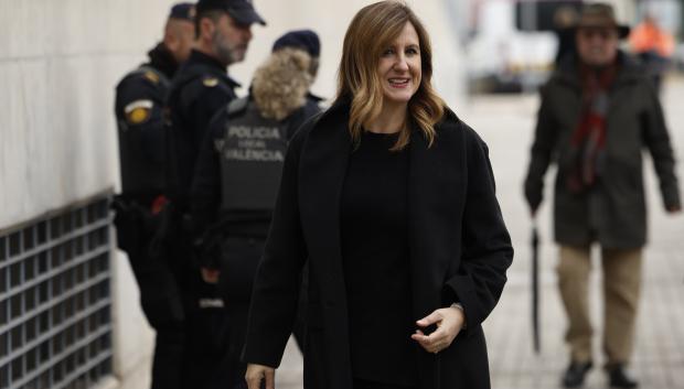 Imagen de la alcaldesa de Valencia, María José Catalá a su llegada al funeral en recuerdo de los cuatro valencianos fallecidos en un naufragio en Indonesia.