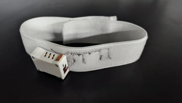 Dispositivo Revoice, desarrollado bajo la dirección de la Universidad de Cambridge