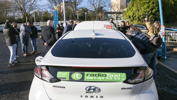 (Foto de ARCHIVO)
Presentación del primer taxi eléctrico en Galicia

REMITIDA / HANDOUT por AYUNTAMIENTO DE A CORUÑA
Fotografía remitida a medios de comunicación exclusivamente para ilustrar la noticia a la que hace referencia la imagen, y citando la procedencia de la imagen en la firma
17/1/2020