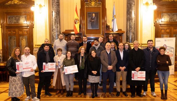 Foto de familia de los ganadores de los premios