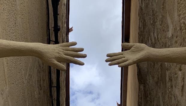 Escultura "Paredes Amantes"