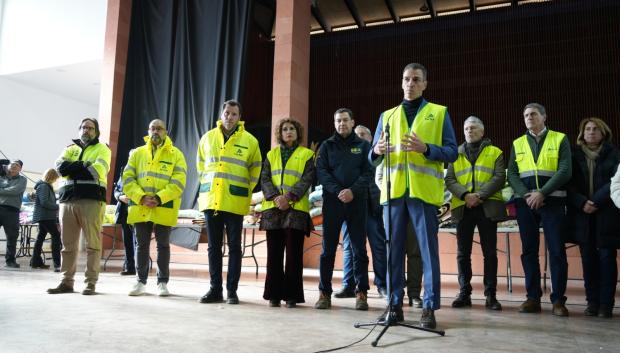Sanchez comparece en el pabellón polideportivo de Adamuz