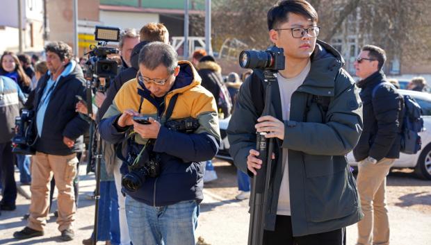 Periodistas esperando a los Reyes