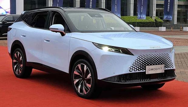 Las firmas chinas inundan Europa de coches híbridos