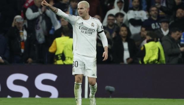Franco Mastantuono celebra el gol ante el AS Monaco
