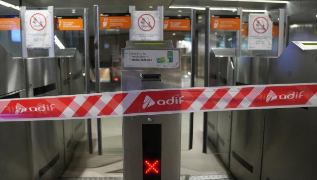 Tornos bloqueados en la Estación de Passeig de Gràcia, este jueves
