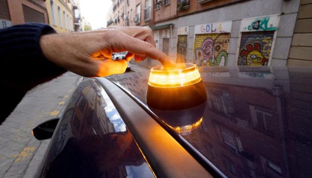 La baliza V16 se conecta con la DGT al encenderla por una línea de datos