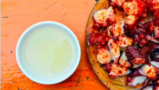 La forma tradicional de tomar el vino en Galicia