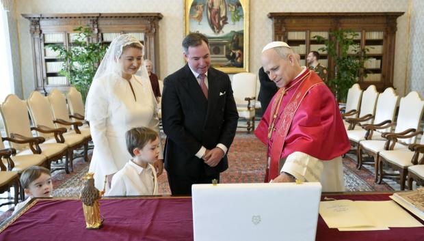 El Papa con los Grandes Duques y sus hijos  en El Vaticano