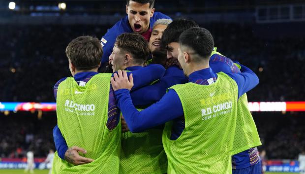Los jugadores del FC Barcelona celebran un gol ante el Real Oviedo en el Camp Nou