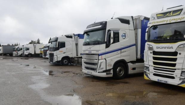 Los camiones permanecieron horas embolsados bajo amenaza de multas