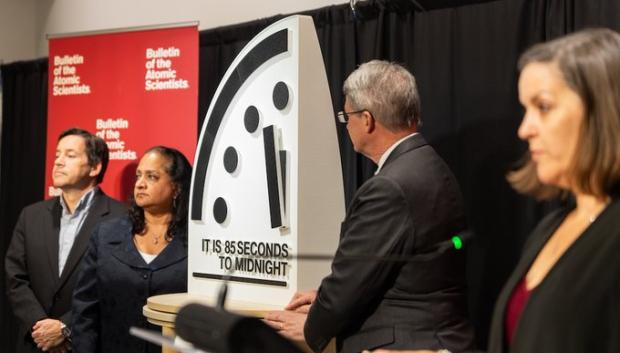 El Reloj del Fin del mundo se mueve 85 segundos hacia la medianoche