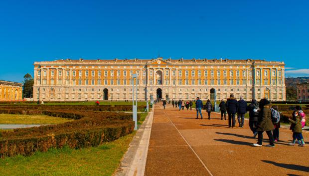 Visitantes del gran palacio