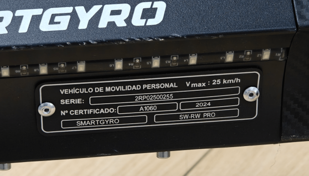 Todos los patinetes deben tener esta placa identificativa