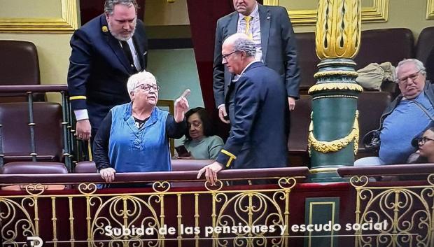 Feli Velázquez, gritando en el Congreso porque no ha salido adelante el decreto ómnibus