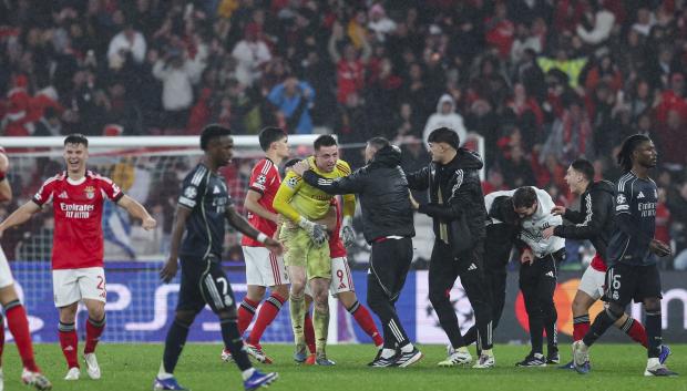 Players of SL Benfica celebrate after winning the UEFA Champions League 2025/26 League Phase MD8 match between SL Benfica and Real Madrid C.F. at Estadio do Sport Lisboa e Benfica on January 28, 2026 in Lisbon, Portugal.

Irina R. Hipolito / AFP7 / Europa Press
28/1/2026 ONLY FOR USE IN SPAIN