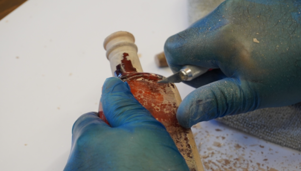 Botella que se encontró en la iglesia parroquial de Santa María del Castillo