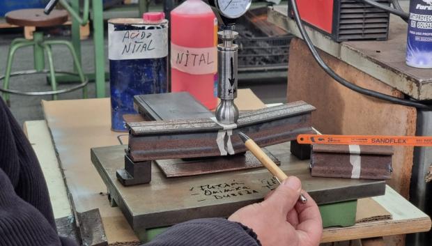 La prueba de la probeta incluye procedimiento mecánico y químico