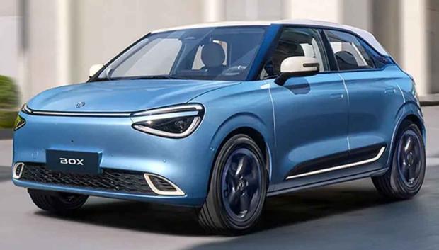 El coche sorprende por su atractivo estético, mide 4 metros