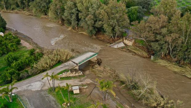 Puente destruido al paso de la borrasca Francis