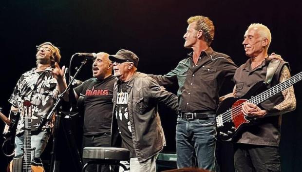 La banda Triana tras un concierto