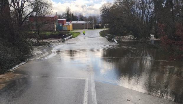 Camino de CHT anegado en la zona del Tiétar (Cáceres)