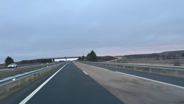 Kilómetros de carreteras parcheadas que se levantan con las lluvias