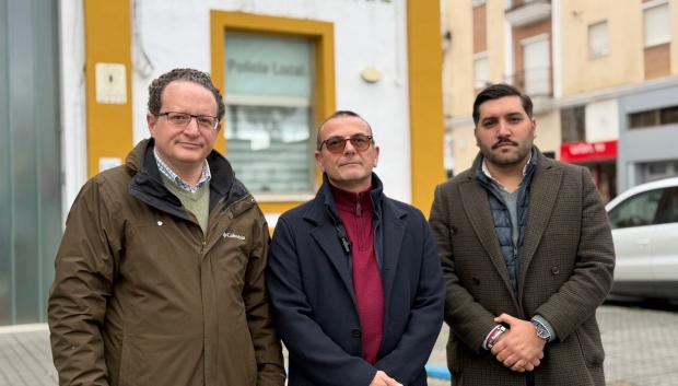 En el centro, Jacobo Ortiz