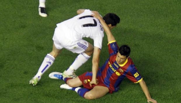 Arbeloa pisó a David Villa en la final de Copa que se disputó en Mestalla en 2011