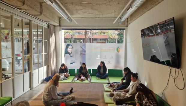 Madres en uno de los talleres que imparte la Fundación Provida