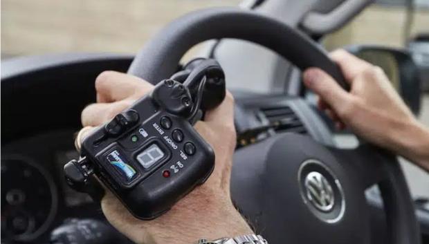 El Fadiel se sujeta a los dedos como un guante