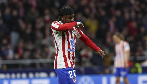 MADRID, 08/02/2026.- El delantero del Atlético Ademola Lookman, durante el partido de LaLiga de fútbol que Atlético de Madrid y Real Betis disputan este domingo en el Metropolitano. EFE/Kiko Huesca