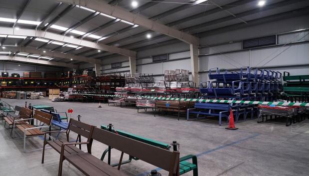 Almacén de mobiliario urbano