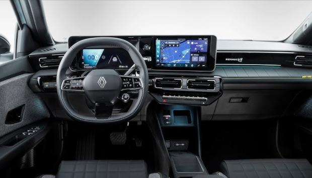 El salpicadero retro presidido por dos grandes pantallas