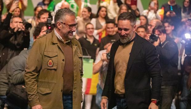 El candidato de Vox a la Presidencia de la Junta de Castilla y León, Carlos Pollán, y el presidente de Vox, Santiago Abascal