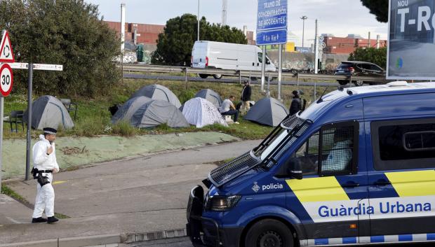 Un momento de la operación de desalojo parcial del campamento