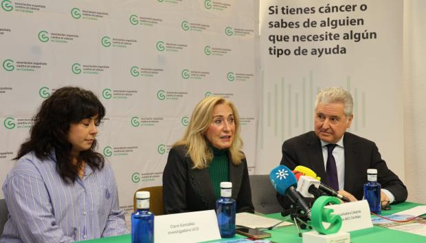 Gema González, Auxiliadora Cabanás y Javier Campos