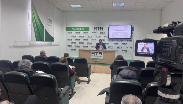 Rafael Amor, durante la presentación del barómetro