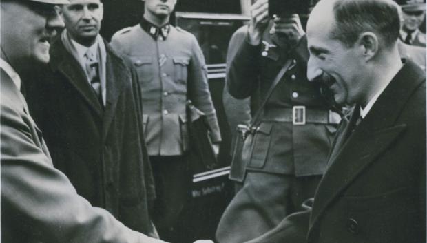 Adolf Hitler recibe al rey Boris III de Bulgaria en su cuartel general tras la caída de Yugoslavia, el 25 de abril de 1941