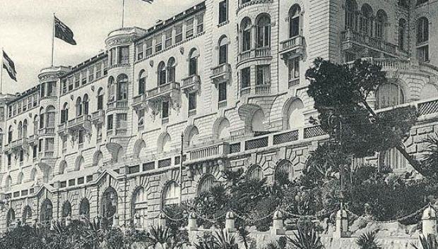 Fachada antigua del hotel