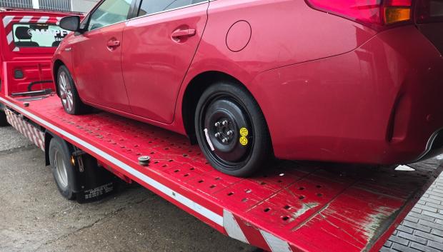 Las grúas están completamente desbordadas por los reventones de neumáticos