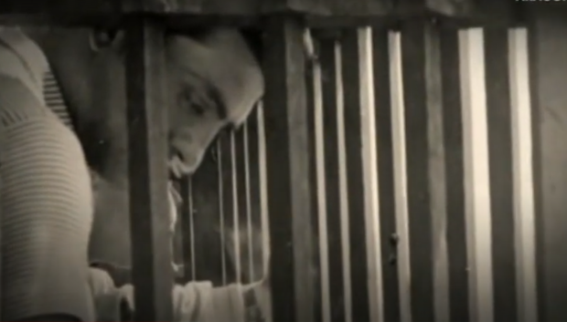 Luis Buñuel en la campana gorda de la torre de la Catedral de Toledo el 10 de mayo de 1936