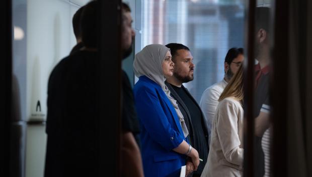 En el centro, la diputada de ERC en el Parlament Najat Driouech