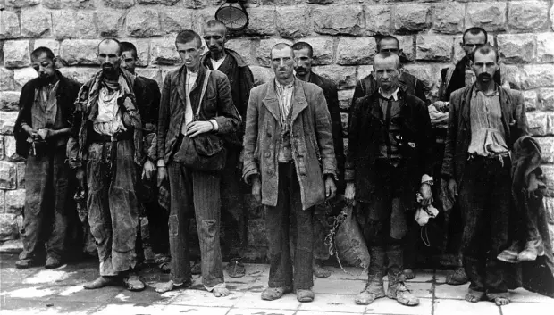 Prisioneros en Mathausen