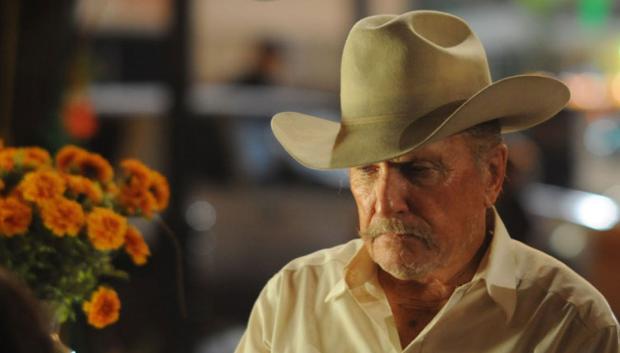 Robert Duvall interpretando a Red Bovie en Una noche en el viejo México