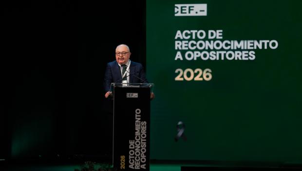 el director general de oposiciones, José Pedro Valero