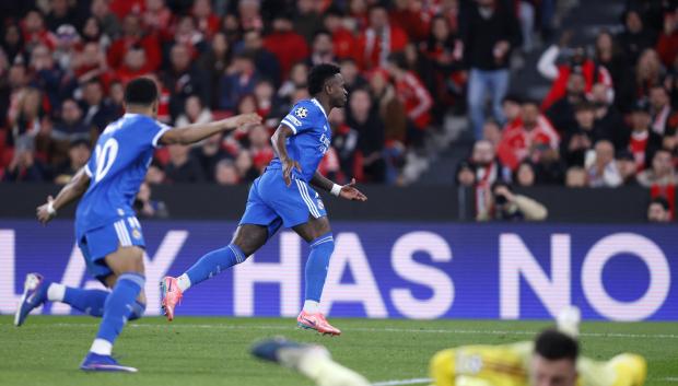 Vinicius Junior celebra el 0-1 ante el Benfica