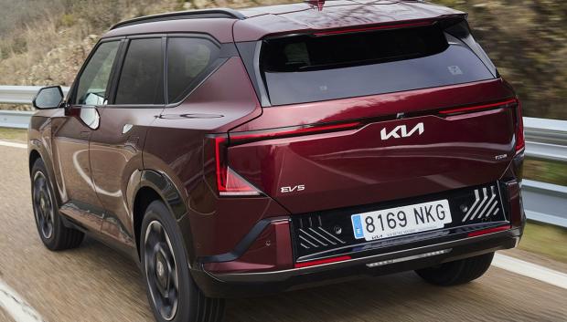 Los pilotos traseros estrenan silueta