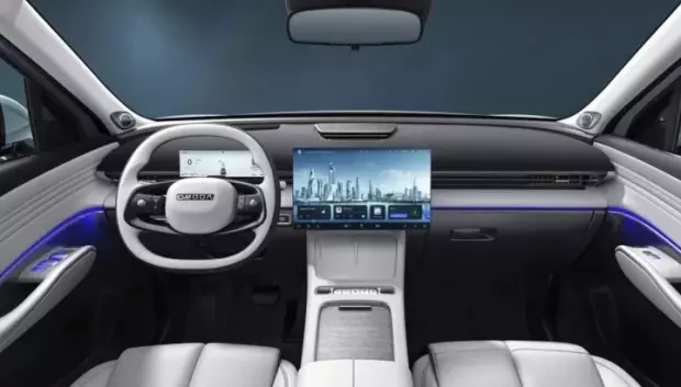 La pantalla central desliza hacia la derecha