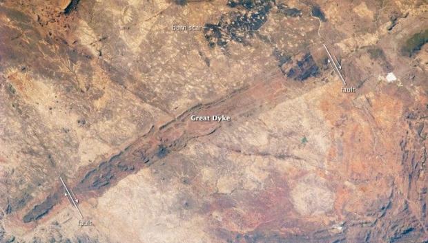 El Gran Dique de Zimbabue, fotografiado por el Earth Observatory de la NASA